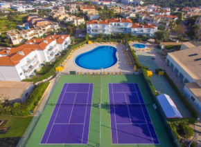 Pool View 2 bedroom 1st floor apartment, Oasis Parque near Alvor AT14